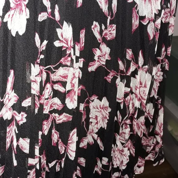 Ali & Jay Wrap Front Dress - Picture 6 of 6